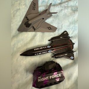 Vintage die cast USAF collectibles + Hot Wheels die cast Tank